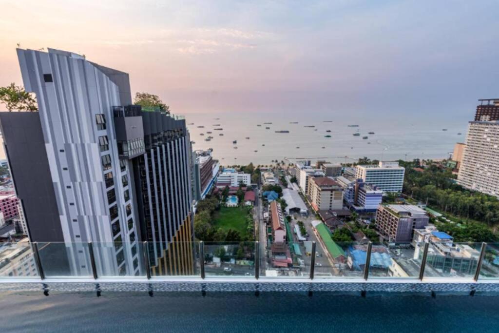 The Base Central Pattaya Quiet Room With Infinity Pool & Free Netflix Exterior photo