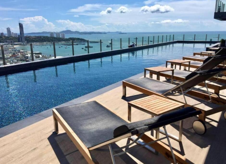 The Base Central Pattaya Quiet Room With Infinity Pool & Free Netflix Exterior photo