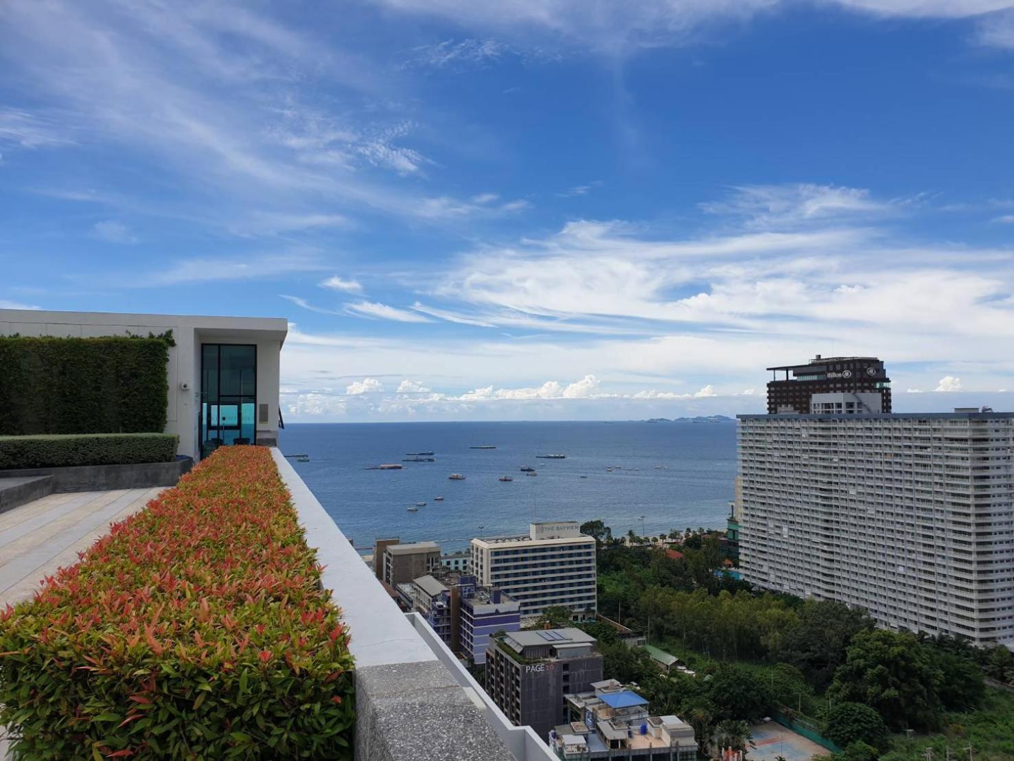 The Base Central Pattaya Quiet Room With Infinity Pool & Free Netflix Exterior photo