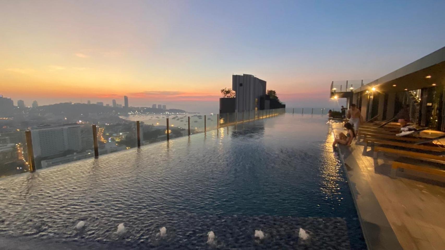 The Base Central Pattaya Quiet Room With Infinity Pool & Free Netflix Exterior photo